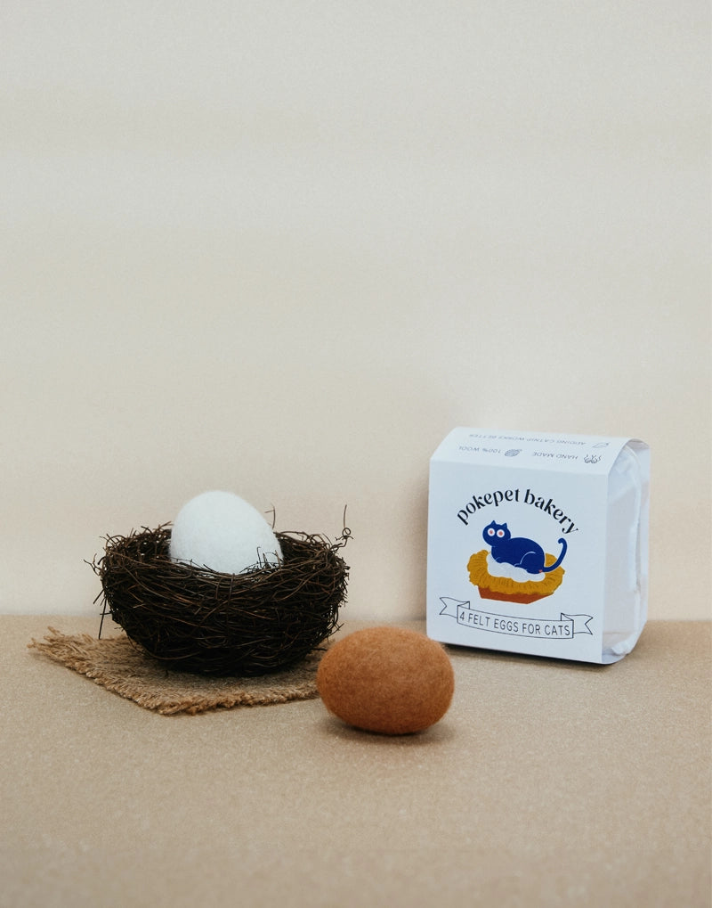 BAGUETTE & EGG CATNIP TOY